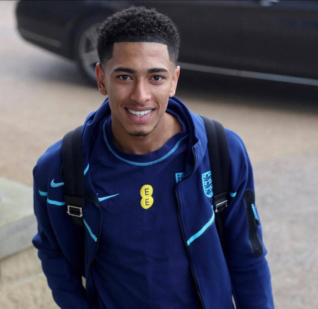 转折点菲尼克斯太阳防线松动；德甲清晨攻防权衡；悬念犹存；赛季目标并未改变(昨晚巴黎圣日耳曼vs曼联比赛结果)