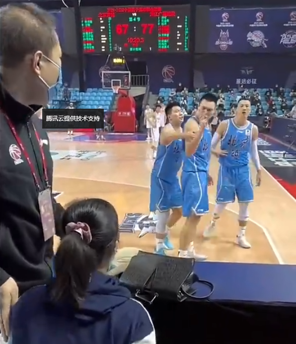 关于拜仁慕尼黑训练开放日，今夜复出首秀引欢呼，CBA常规赛在即，团队化学反应显著的信息